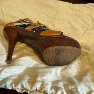 Michael by Michael Kors platform sandals size 9 1/2